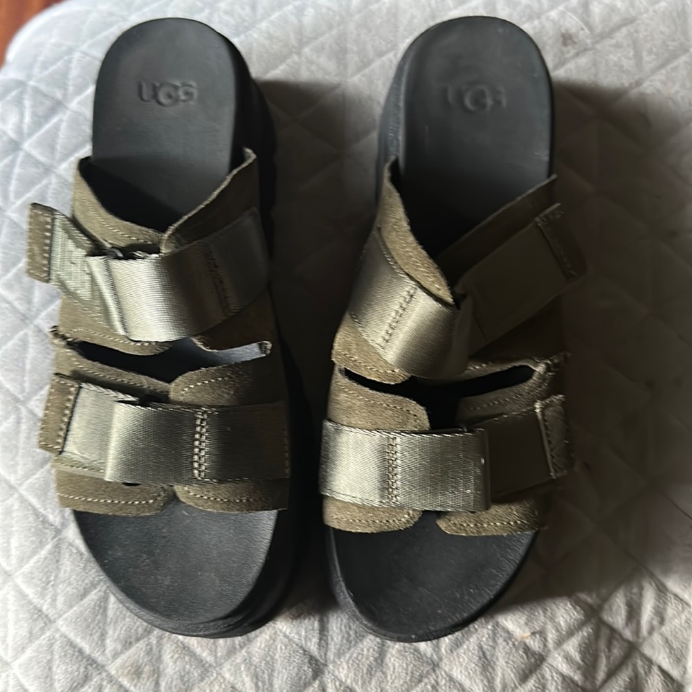 UGG platform slides size 9